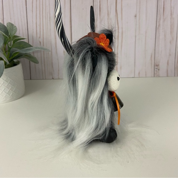 Handmade Highland Cow Gray White Faux Fur Clay Hooves Cowboy Hat Cowbell Decor - Picture 7 of 13